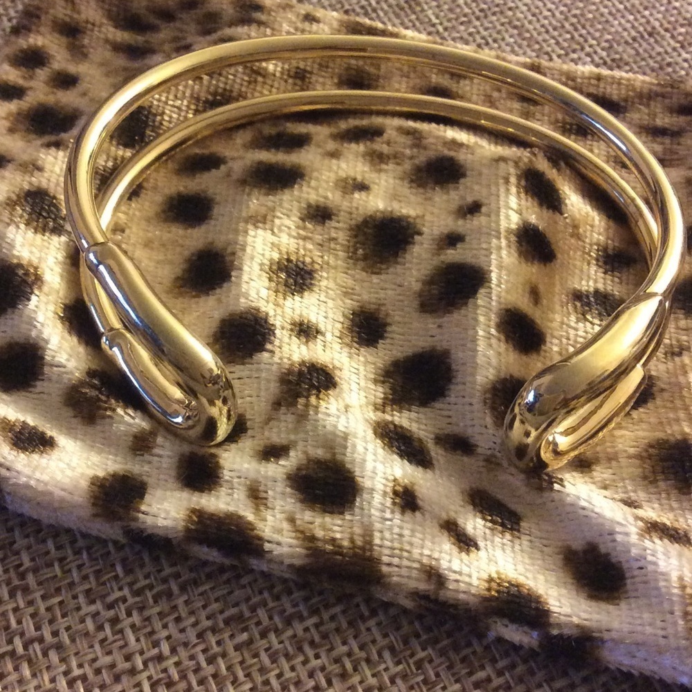 NEW Goldtone Rounded Bangle Bracelet - Picture 5 of 5